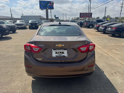 Used 2019 Chevrolet Cruze LS FWD image 4