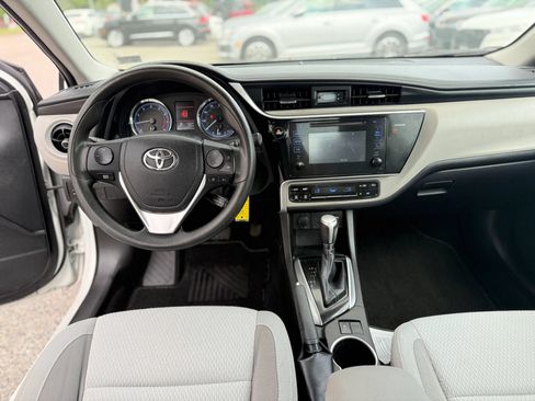 Used 2017 Toyota Corolla LE w/ Carpet Mat Package (TMS) FWD image 17
