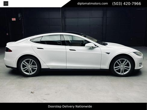 Used 2014 Tesla Model S 85 RWD image 8