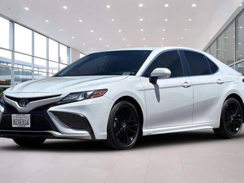 Used 2022 Toyota Camry XSE FWD image 8