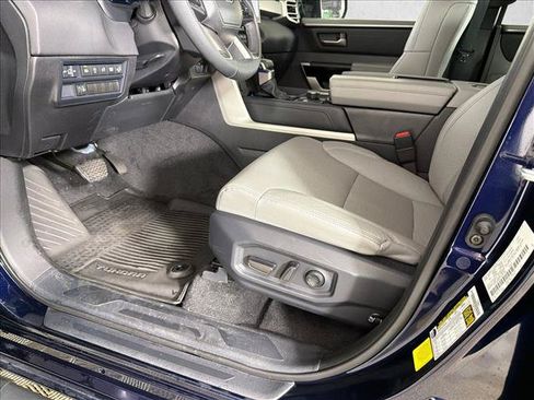 Used 2025 Toyota Tundra Limited AWD/4WD image 9