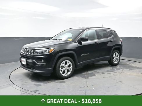 Used 2024 Jeep Compass Latitude image 10