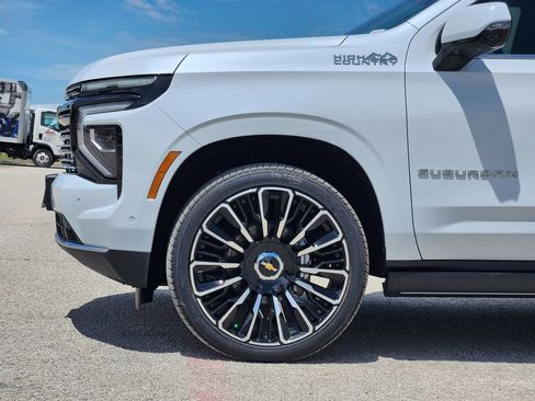 New 2026 Chevrolet Suburban High Country AWD/4WD image 5