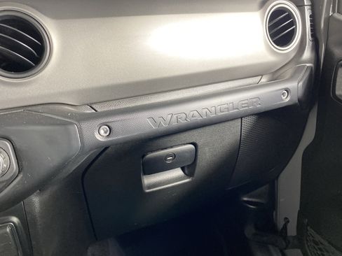 Used 2022 Jeep Wrangler Unlimited Sport image 33