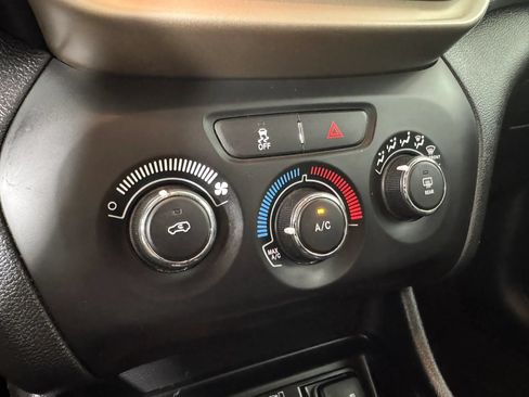 Used 2017 Jeep Cherokee Sport AWD/4WD image 18