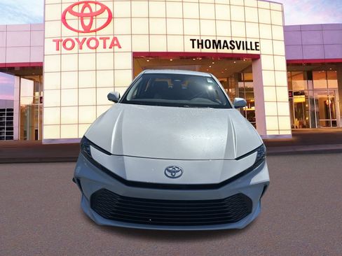 Used 2025 Toyota Camry XLE FWD image 2