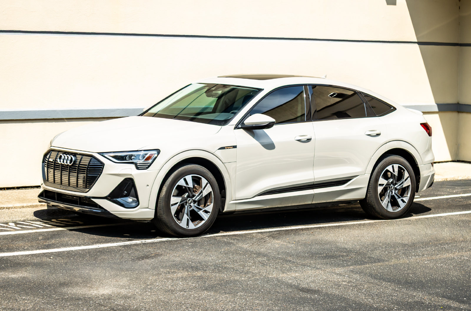 Used 2022 Audi e-tron Premium AWD/4WD image 3