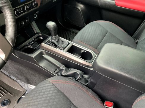 Used 2022 Toyota Tacoma SR5 w/ Technology Package RWD image 21