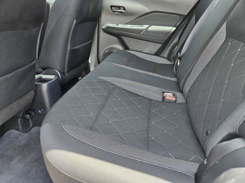 Used 2018 Nissan Kicks SV FWD image 20