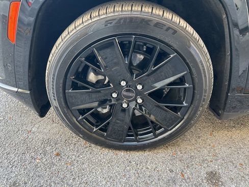 Used 2024 Jeep Wagoneer Launch Edition image 14