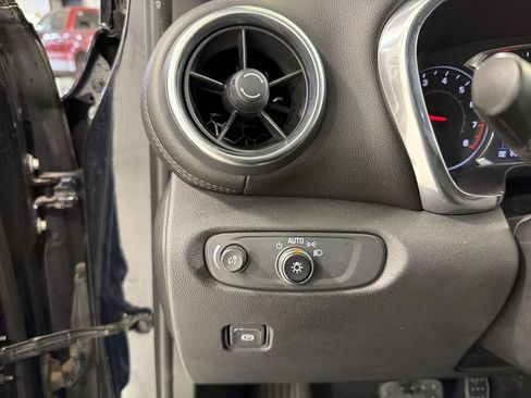 Used 2020 Chevrolet Blazer LT FWD image 20