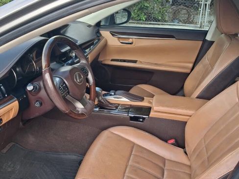 Used 2016 Lexus ES 350 w/ Luxury Package w/Wood Trim FWD image 4