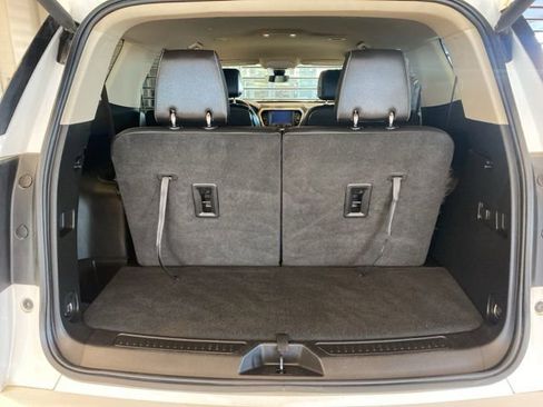 Used 2022 GMC Acadia Denali w/ Denali Technology Package image 9