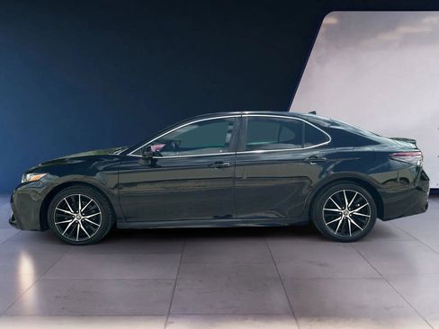 Used 2021 Toyota Camry SE FWD image 2