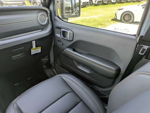 New 2026 Jeep Wrangler Unlimited Sahara AWD/4WD image 17