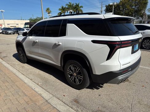 Used 2024 Chevrolet Traverse LT image 4