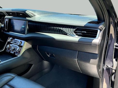 Used 2024 GMC Yukon Denali RWD image 17