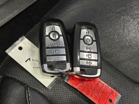 Used 2019 Ford Fusion Titanium image 14