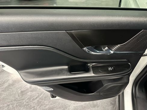 Used 2021 Lincoln Corsair AWD w/ Premium Package image 11