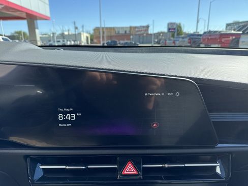 Used 2024 Kia Niro EX Touring FWD image 20