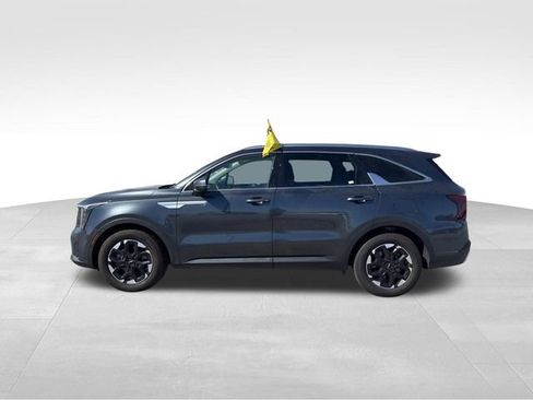 Used 2024 Kia Sorento S FWD image 6