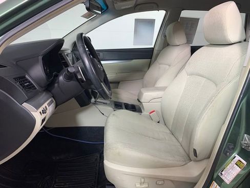 Used 2010 Subaru Outback 2.5i Premium image 11