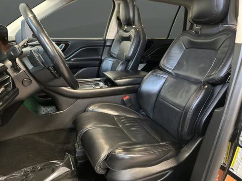 Used 2020 Lincoln Aviator Reserve w/ Equipment Group 202A image 4