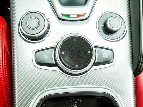 Used 2023 Alfa Romeo Giulia Veloce AWD/4WD image 25