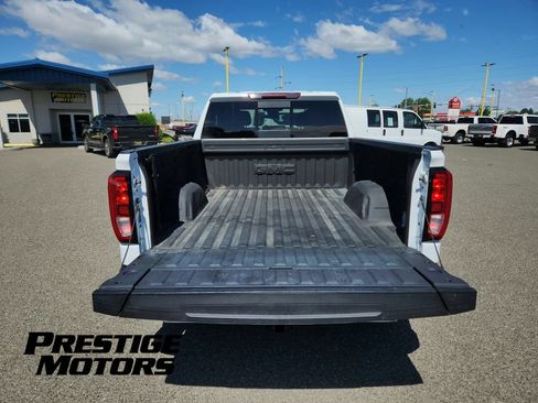 Used 2022 GMC Sierra 1500 Elevation w/ Elevation Premium Package AWD/4WD image 15