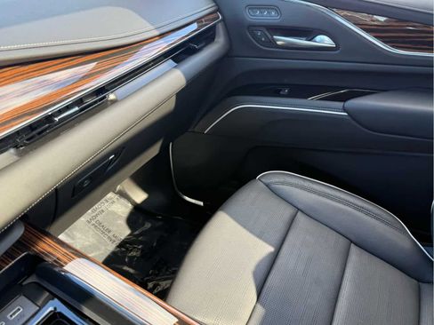 Used 2024 Cadillac Escalade Premium Luxury w/ Performance Package image 18