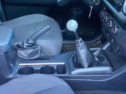 Used 2017 Toyota Tacoma TRD Sport w/ Premium & Technology Package image 34