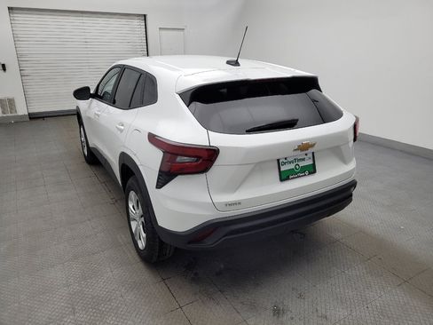 Used 2025 Chevrolet Trax LS image 5
