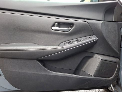 Used 2024 Nissan Sentra SV image 12