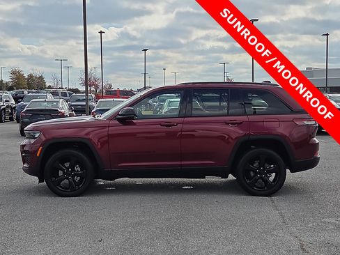 Used 2023 Jeep Grand Cherokee Altitude image 3