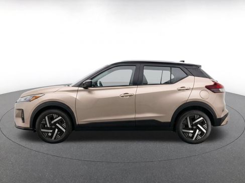 Used 2026 Nissan Kicks SV w/ Cold Weather Package FWD image 5