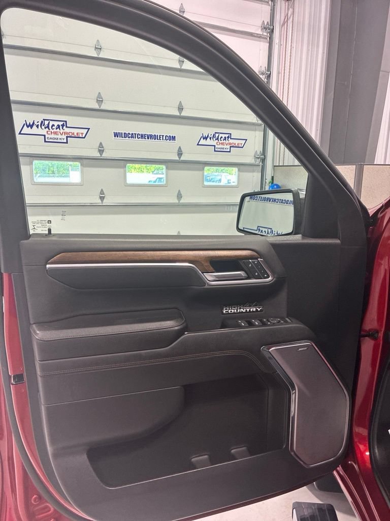 Used 2023 Chevrolet Silverado 1500 High Country w/ Technology Package AWD/4WD image 25