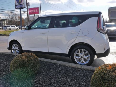 Used 2023 Kia Soul LX w/ Option Group 015 image 5