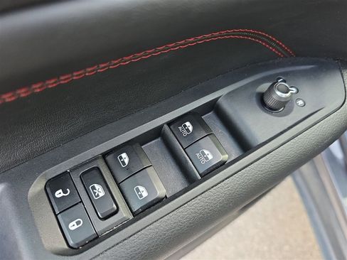 Used 2023 Jeep Compass Trailhawk image 15