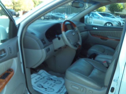 Used 2006 Toyota Sienna XLE Limited image 12
