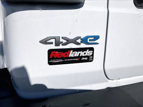 Used 2024 Jeep Wrangler Unlimited image 23