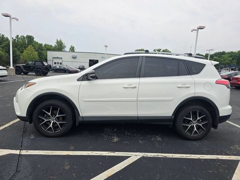 Used 2018 Toyota RAV4 SE w/ Protection Package AWD/4WD image 4