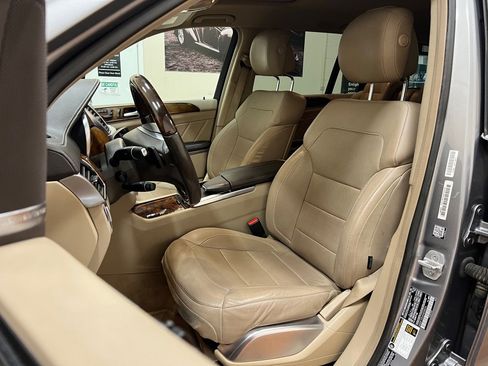 Used 2015 Mercedes-Benz GL 550 4MATIC image 29