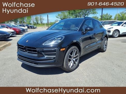 Used 2025 Porsche Macan AWD/4WD image 1
