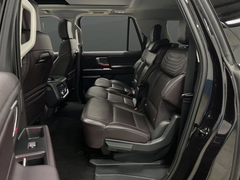 Used 2025 Ford Expedition Max Platinum w/ Platinum Ultimate Package image 34