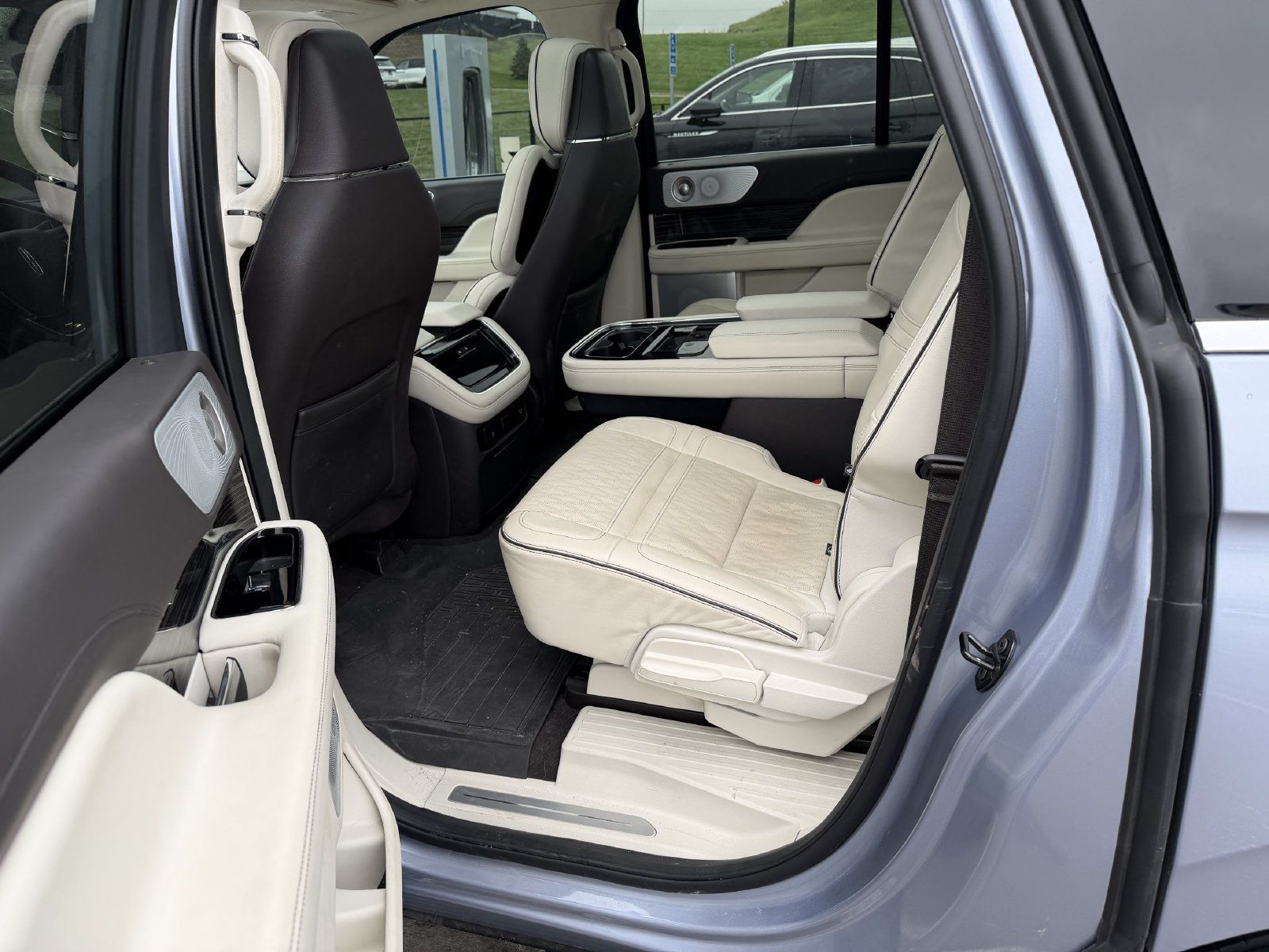 Used 2024 Lincoln Navigator L Black Label AWD/4WD image 6