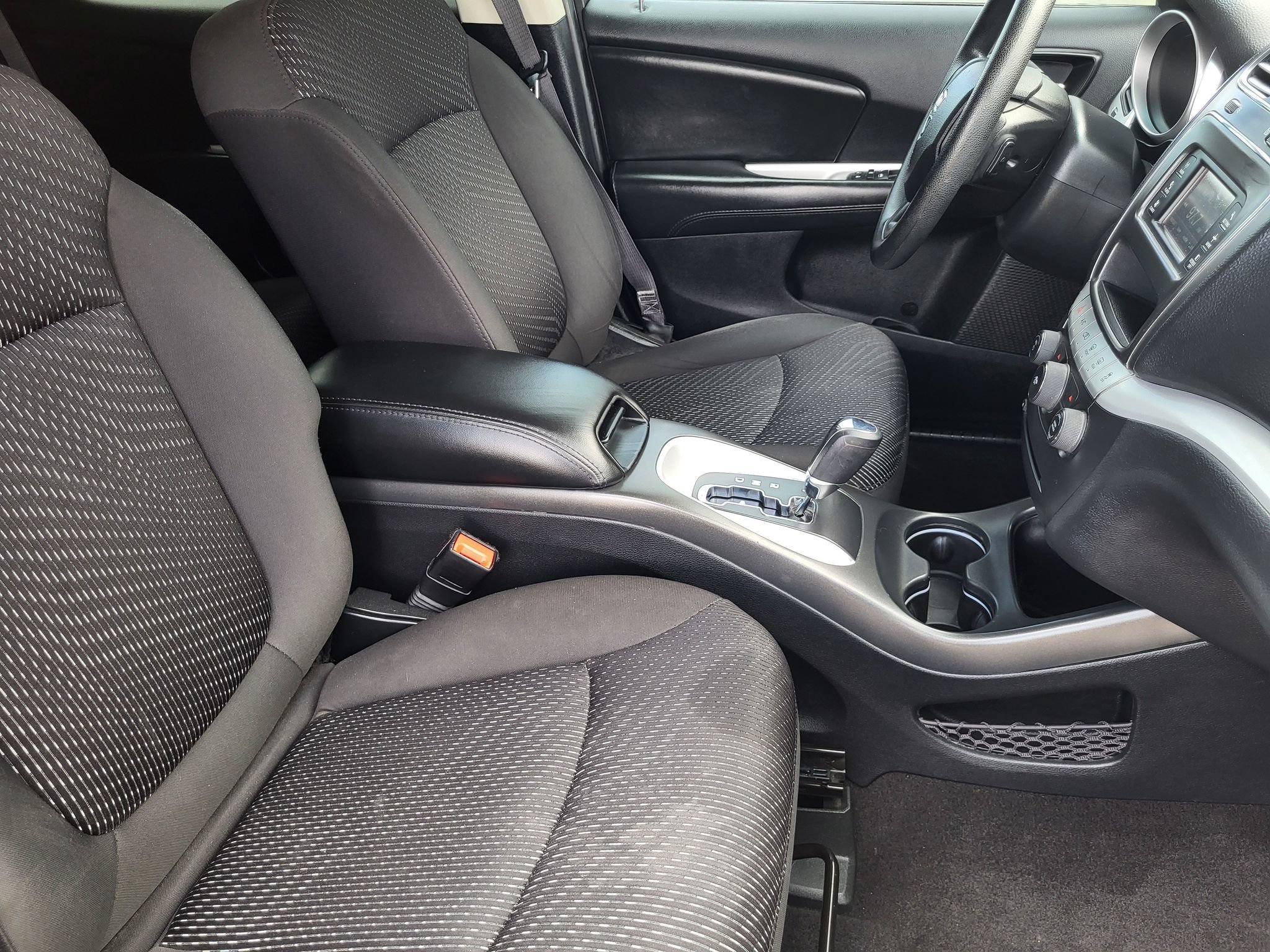 Used 2017 Dodge Journey SXT w/ Comfort/Convenience Group FWD image 11