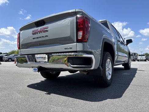 Used 2024 GMC Sierra 1500 SLE w/ Preferred Package AWD/4WD image 10