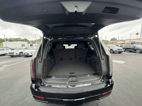 Used 2025 Cadillac Escalade ESV Sport AWD/4WD image 31