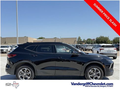 Used 2023 Chevrolet Blazer LT w/ Convenience Package FWD image 3