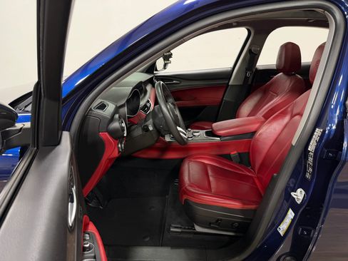 Used 2021 Alfa Romeo Stelvio Ti w/ Nero Edizione image 12